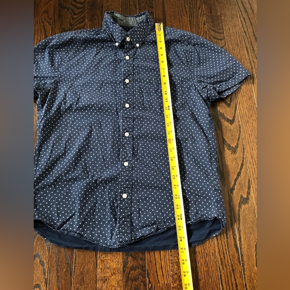 J. Crew Men’s M Navy Blue w/Geo White Design Short-Sleeved Button-Down Shirt EUC - Picture 5 of 9